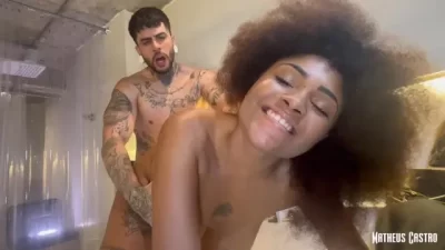 Transando com a mulata gostosa brasileira no motel