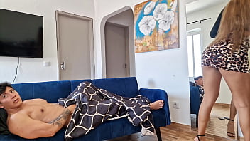 Madrasta me pegou batendo punheta​ e gozei na bucetinha